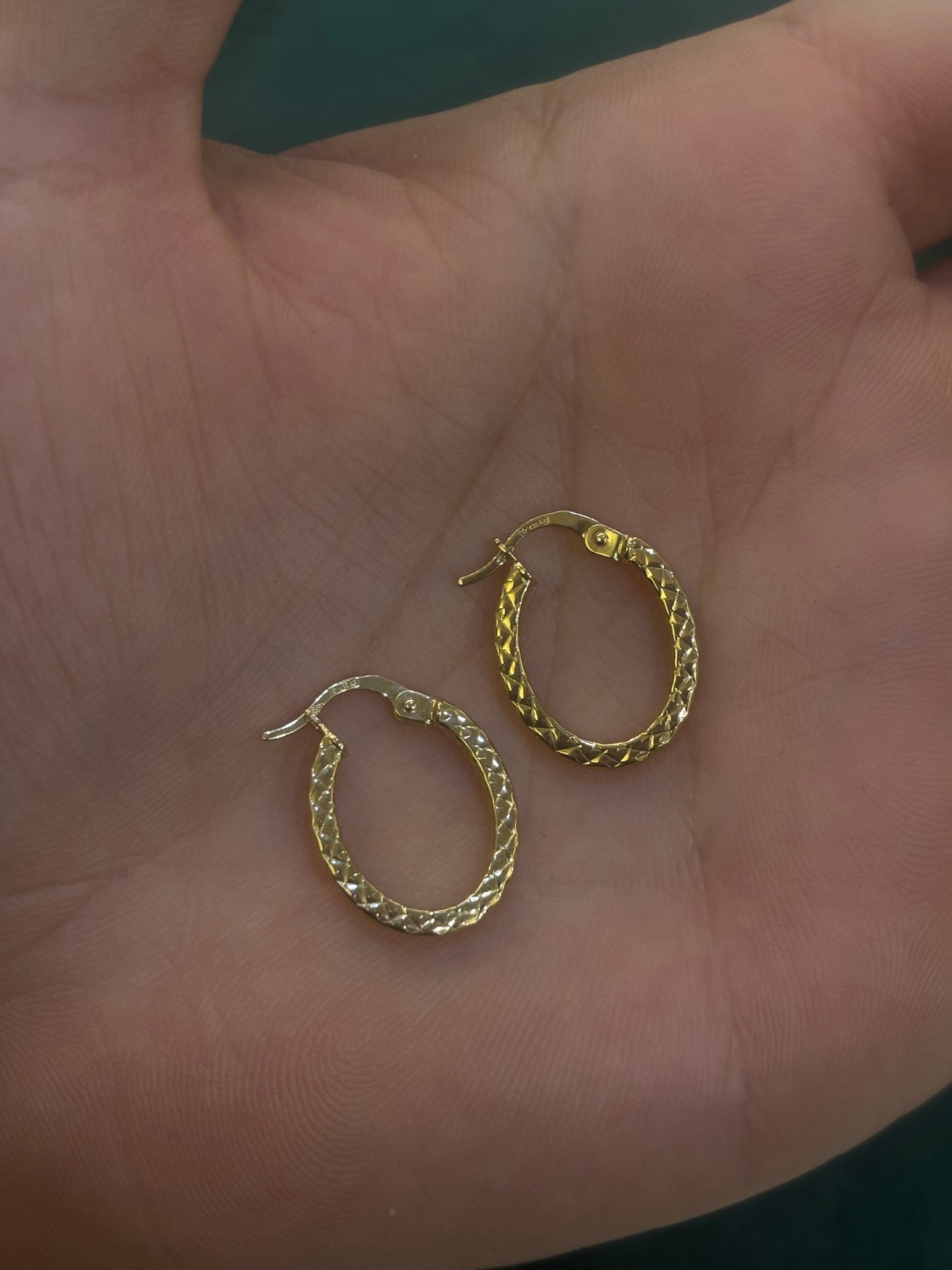 Orecchini Ovali martellati in oro 18 carati