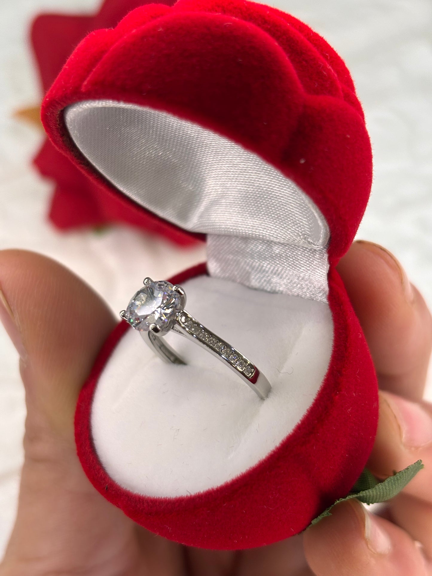 Anello Solitario con zirconi sul gambo Argento 925