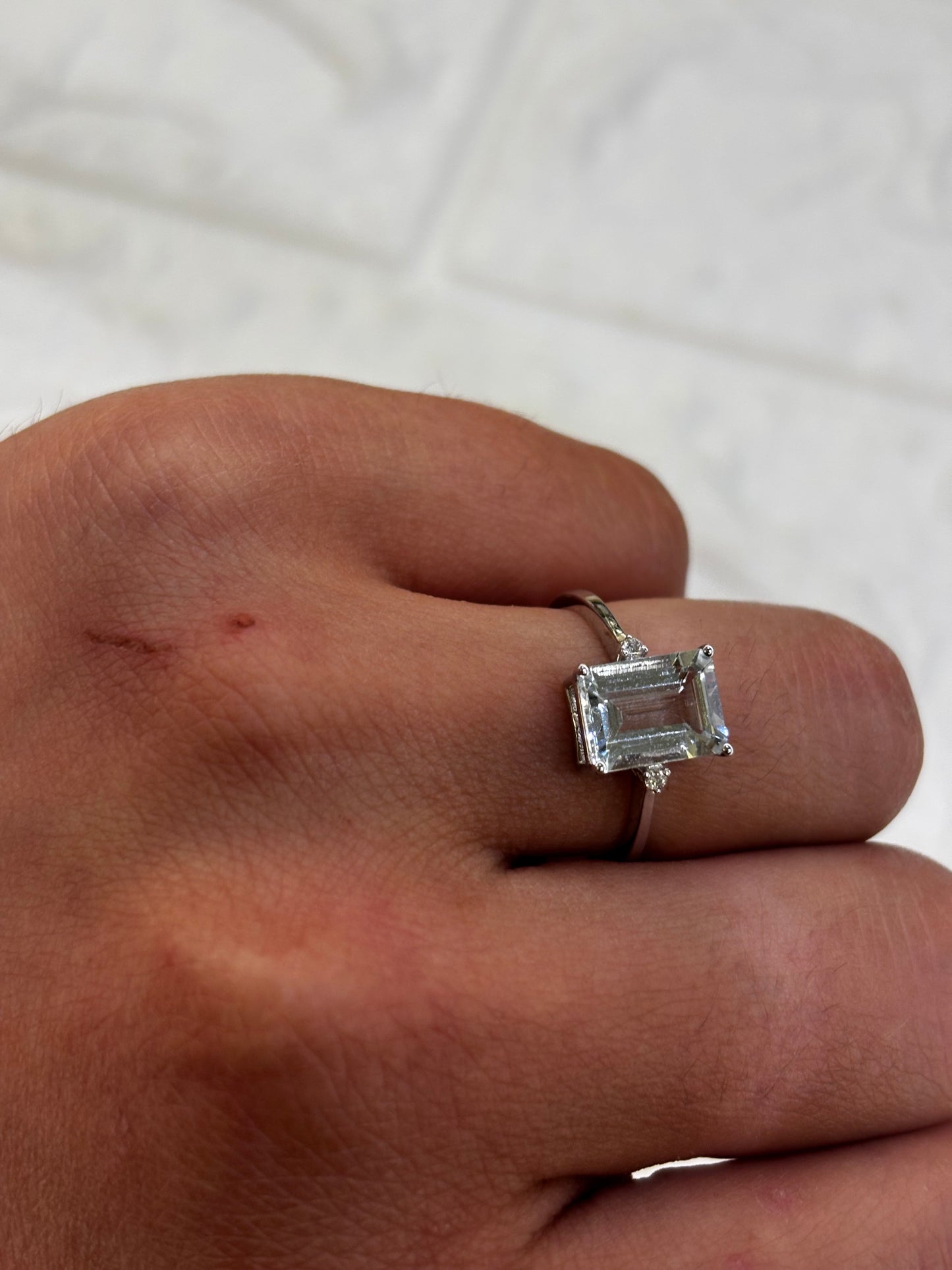Anello Pietra Rettangolare Acquamarina oro e Diamanti