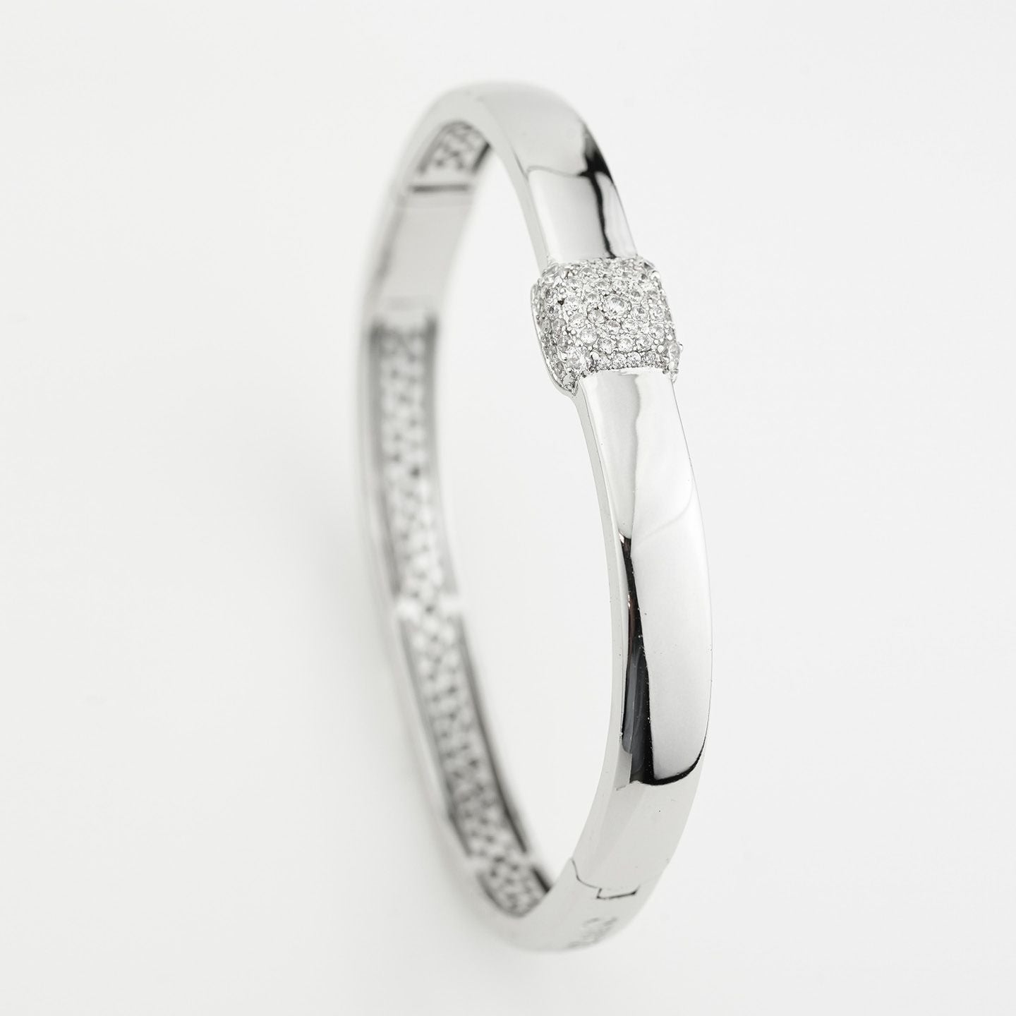 Bracciale rigido con centrale quadrato di zirconi XB1046