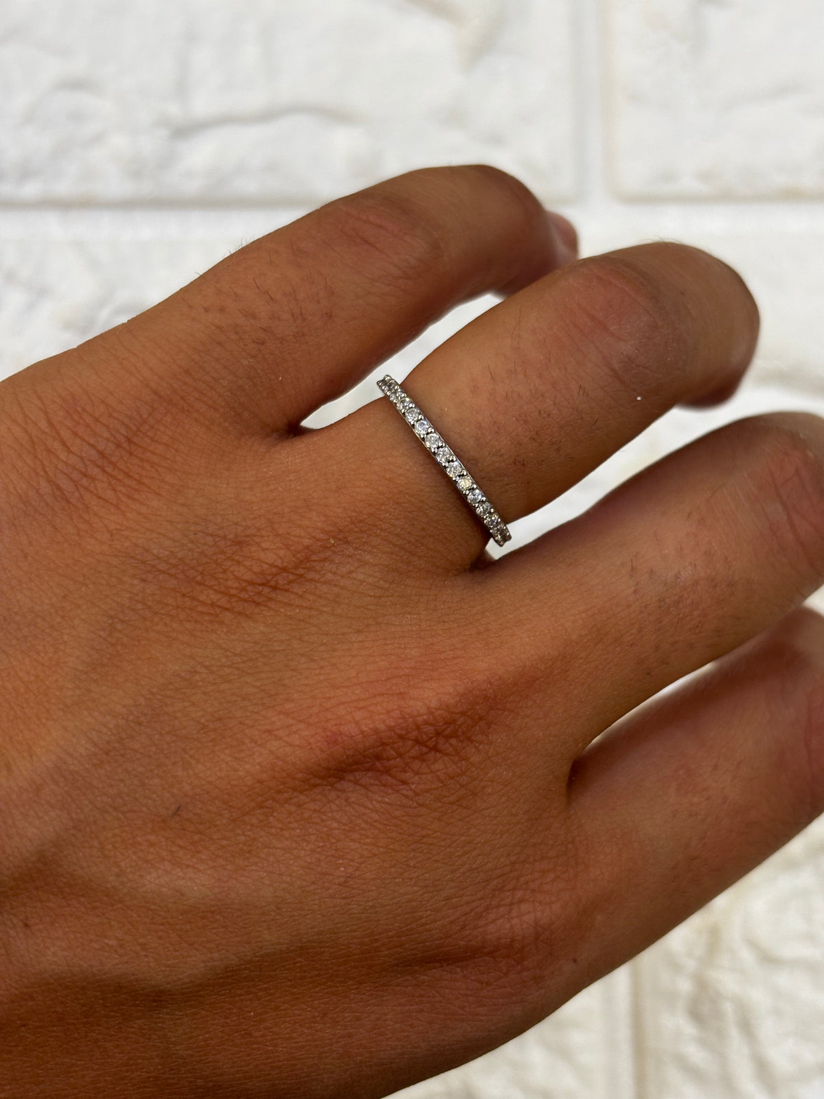 Anello Veretta a giro in oro bianco 18 carati e zirconi