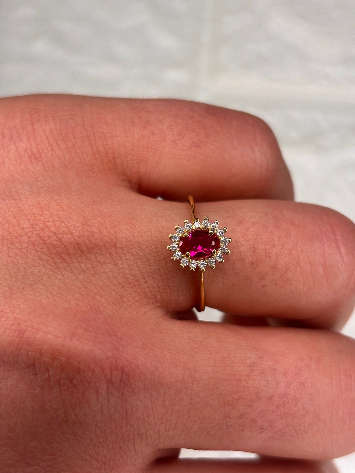 Anello Kate in Oro Giallo 18 Carati con pietra color Rubino