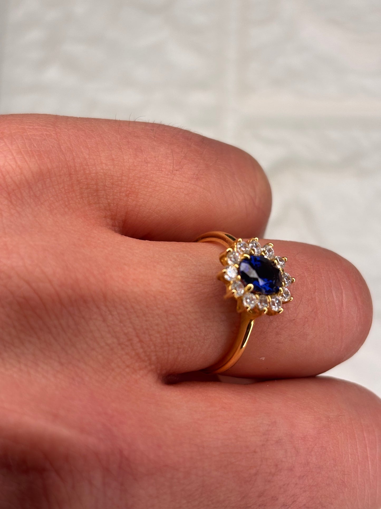 Anello Kate Oro Giallo 18 Carati pietra color Zaffiro