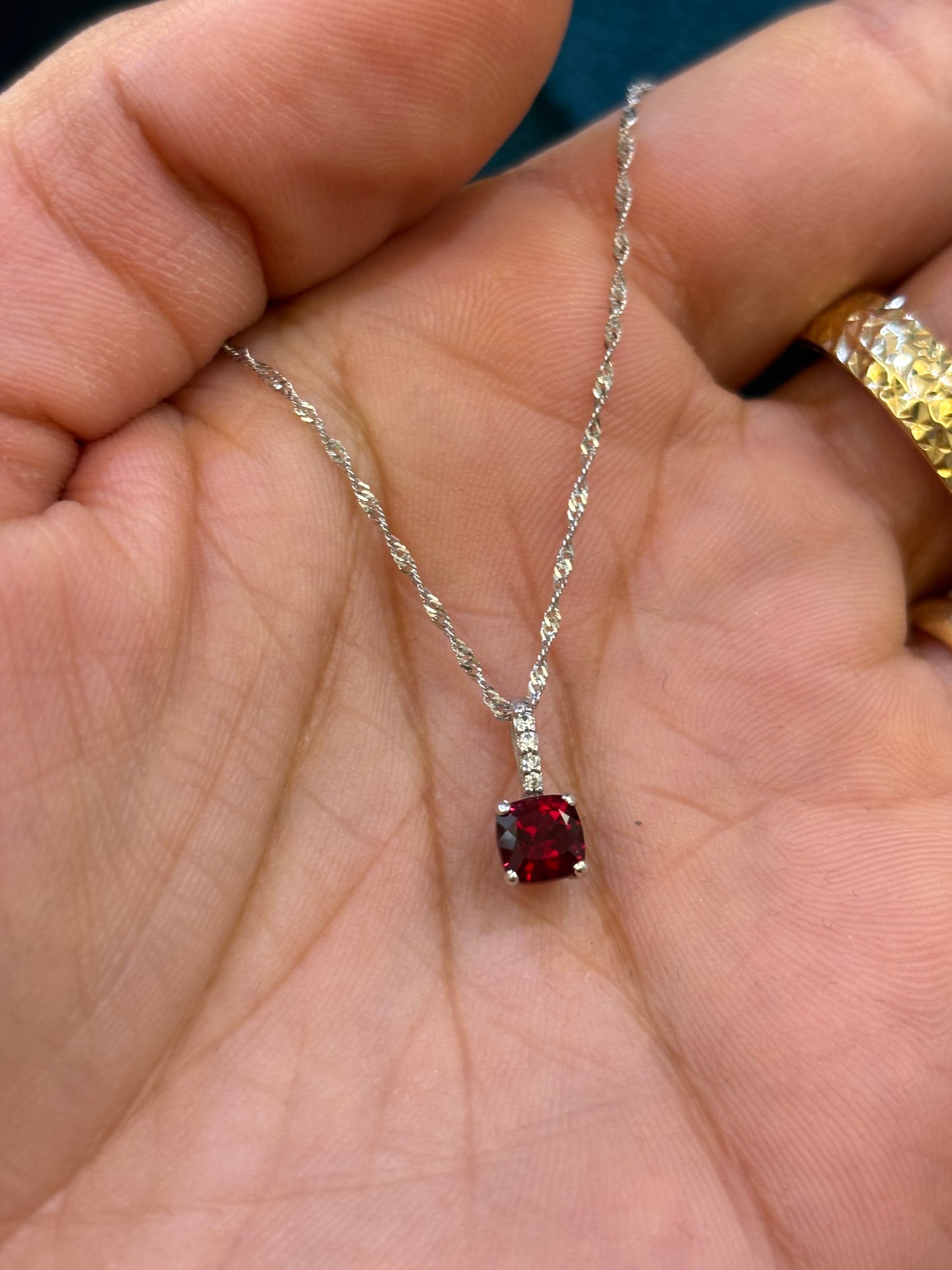 Collana Oro Bianco 18 Carati pietra rossa