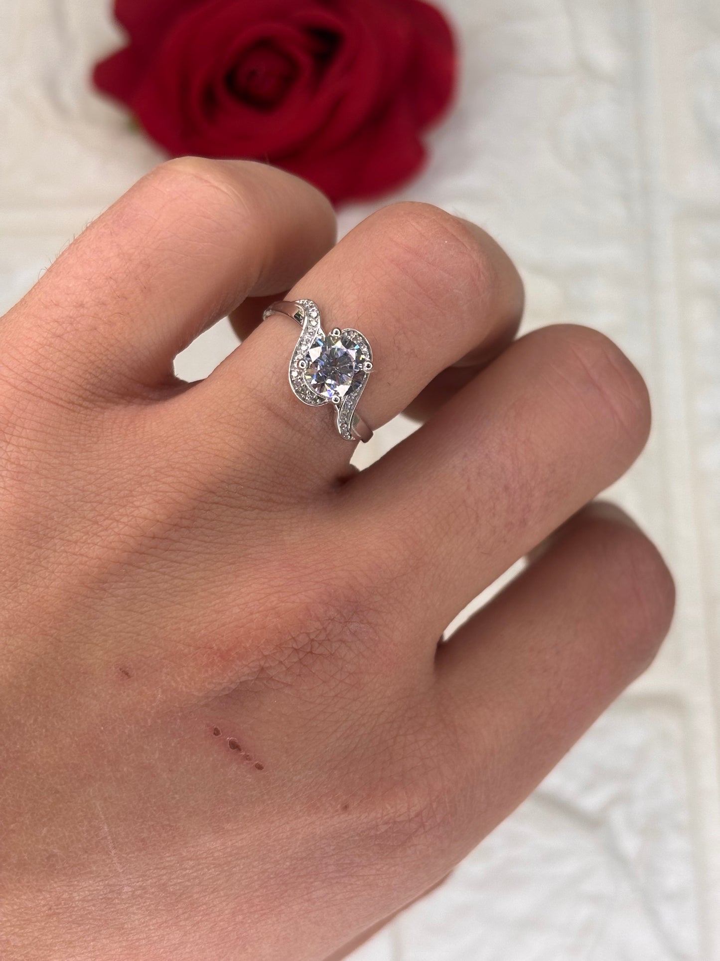 Anello Solitario con fascia intrecciata Oro Bianco 18 Carati