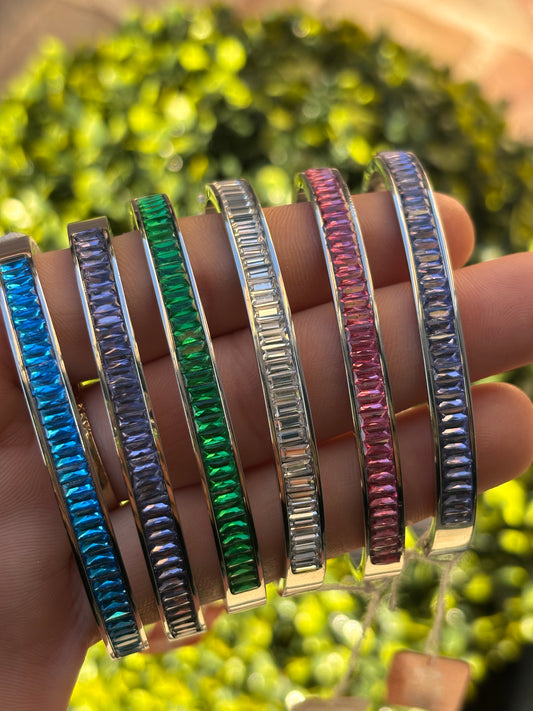 Bracciale in acciaio rigido con centrale di cristalli taglio baguette