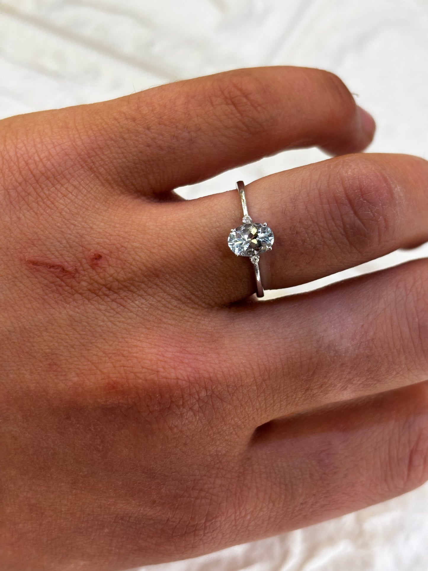 Anello Ovale oro 18 carati Acquamarina e diamanti