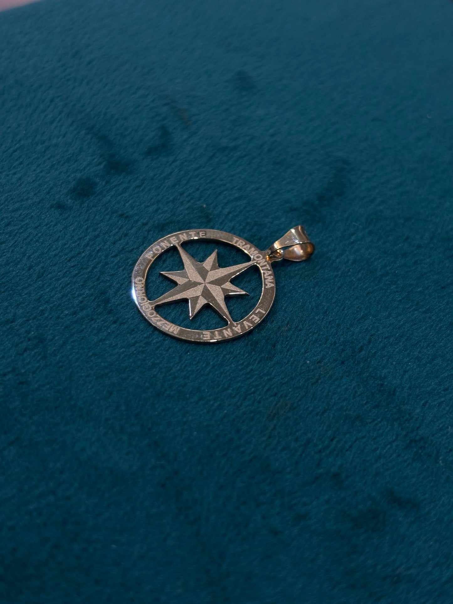 Ciondolo Oro 18 Carati Rosa dei Venti  cod. 04