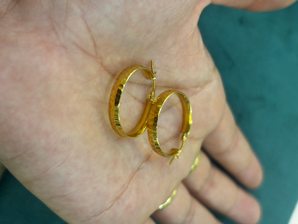 Orecchini Oro giallo cerchio Diamantato