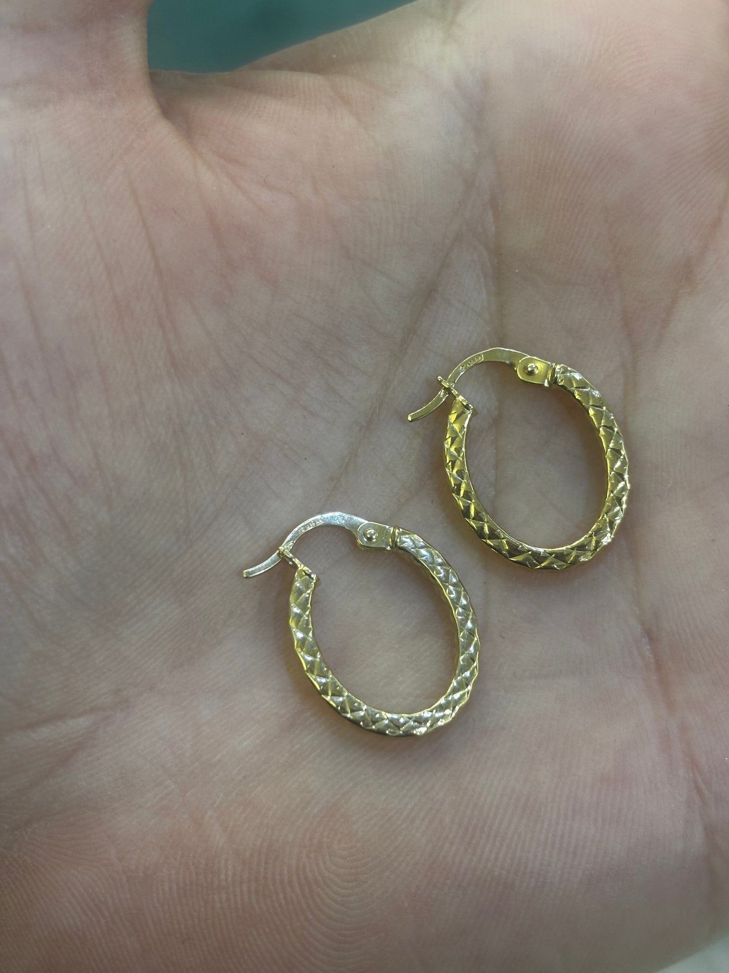 Orecchini Ovali martellati in oro 18 carati