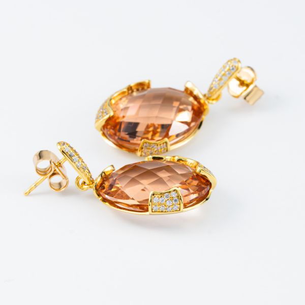 Orecchini placcati oro giallo pendenti con cristallo grande sfaccettato peach e pavè di zirconi XOR790DO