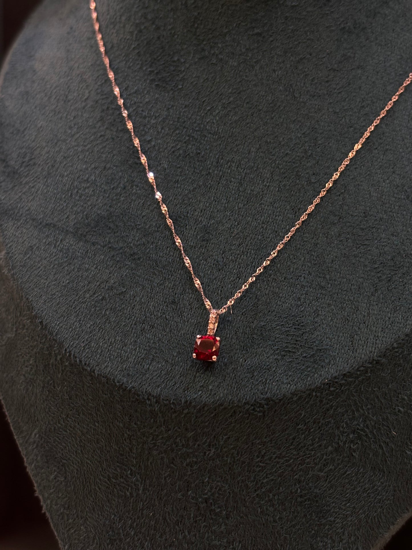 Collana Oro Bianco 18 Carati pietra rossa