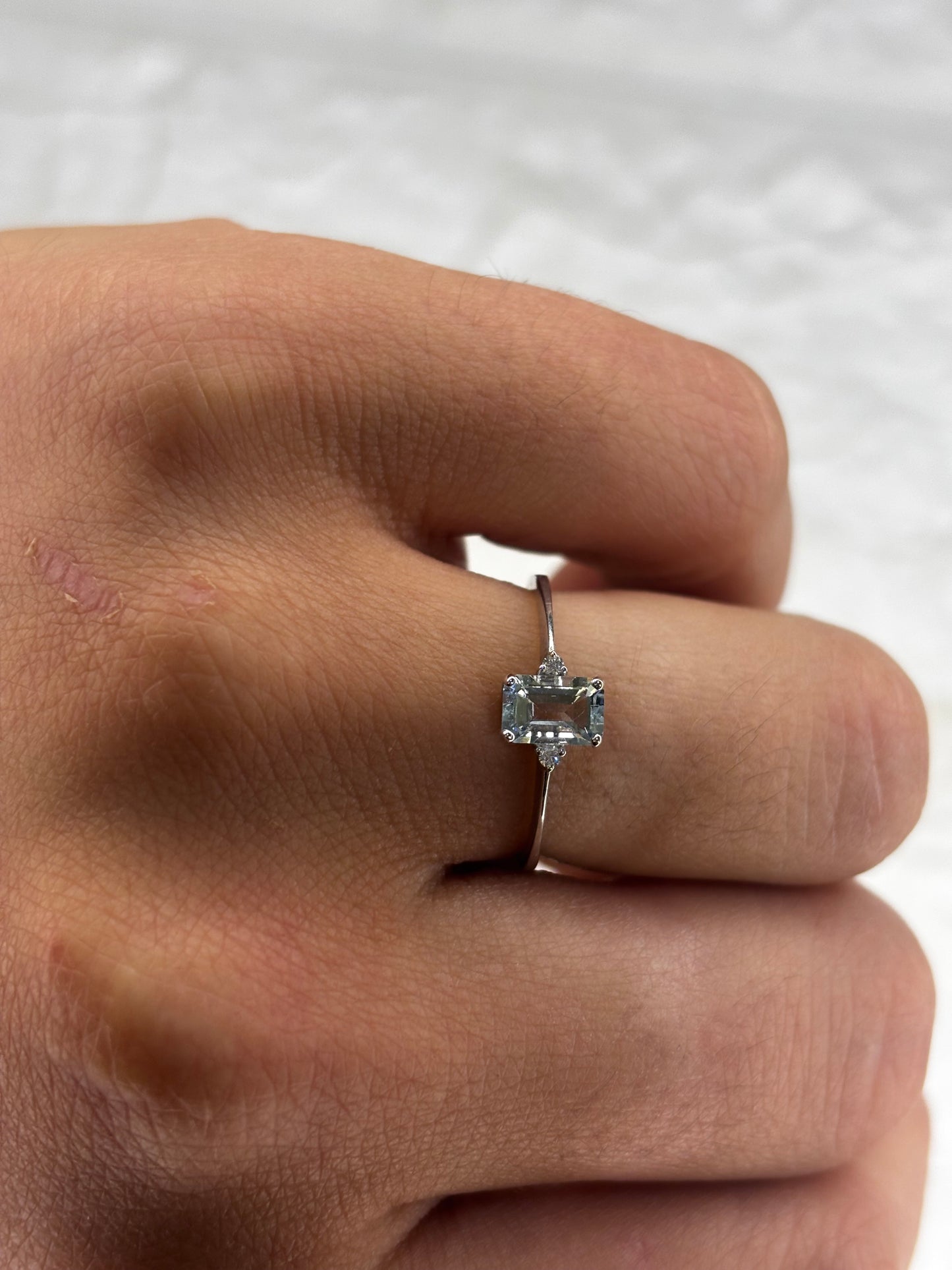 Anello Rettangolare in oro 18 carati Acquamarina e Diamanti PROMESSE GIOIELLI