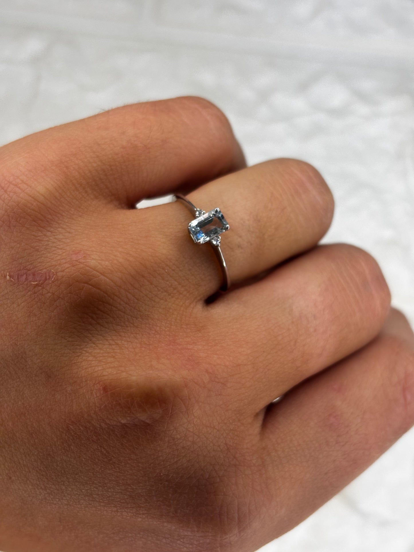 Anello Rettangolare in oro 18 carati Acquamarina e Diamanti PROMESSE GIOIELLI