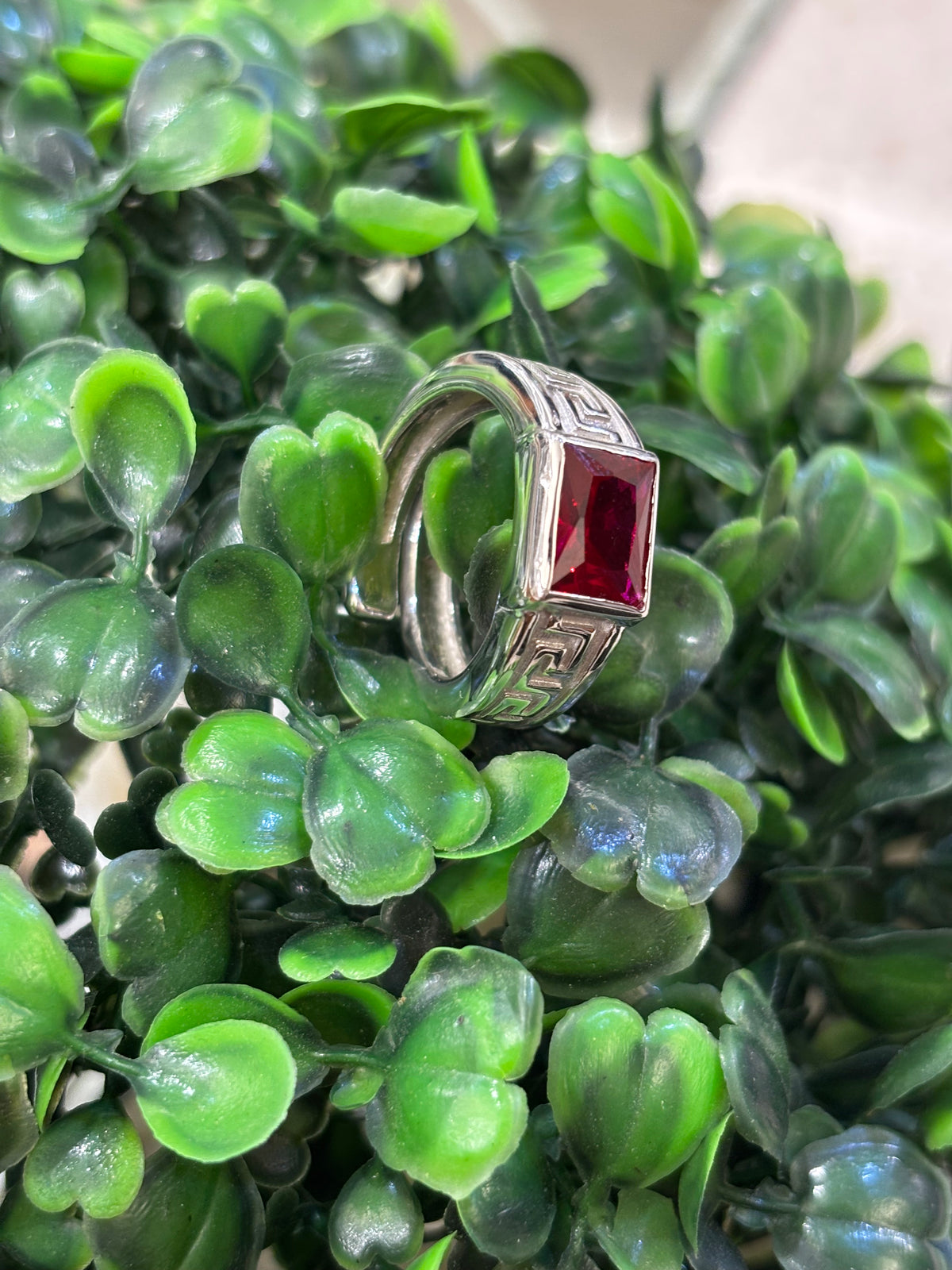 Anello Uomo Argento con zircone rosso