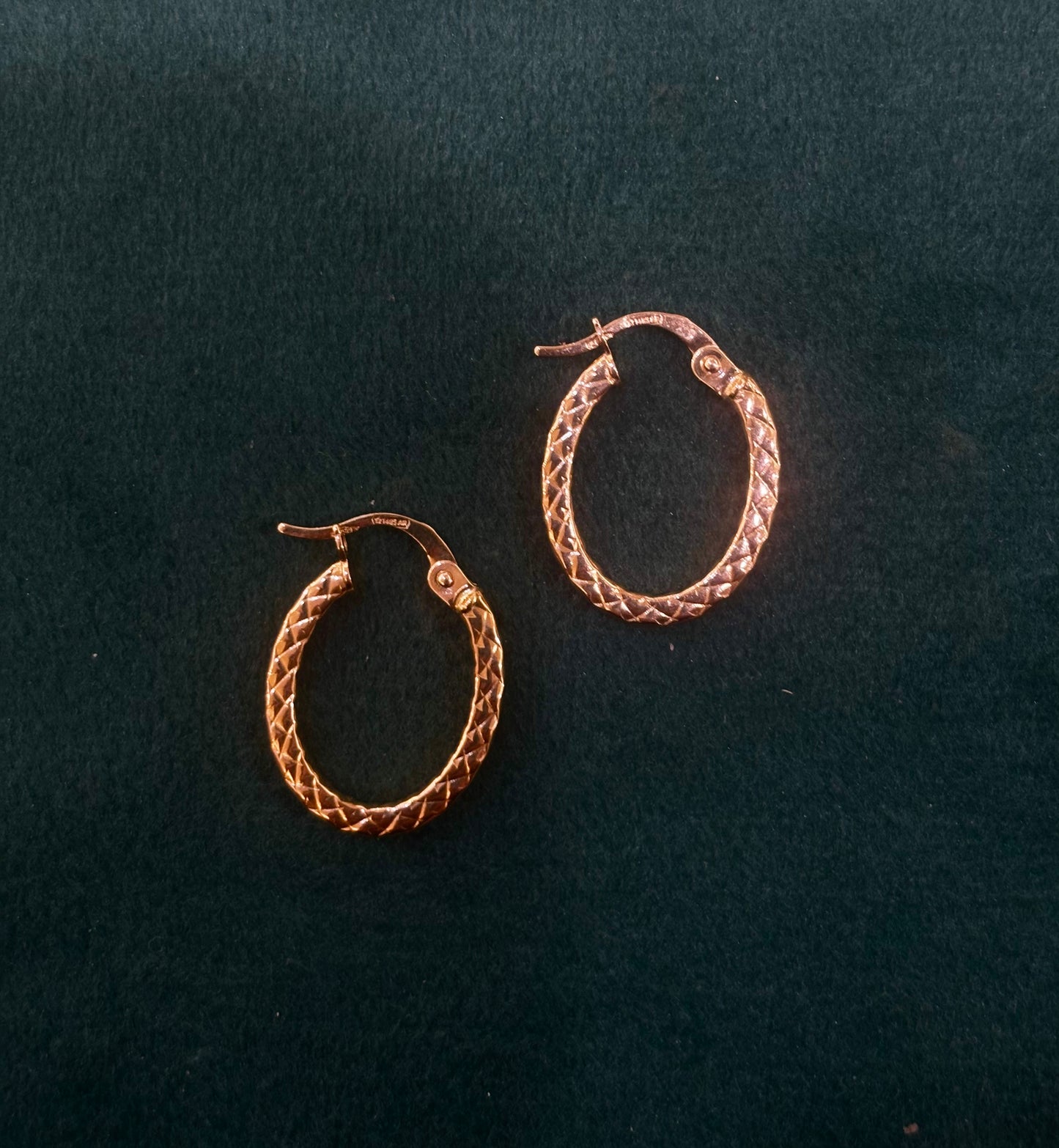 Orecchini Ovali martellati in oro 18 carati