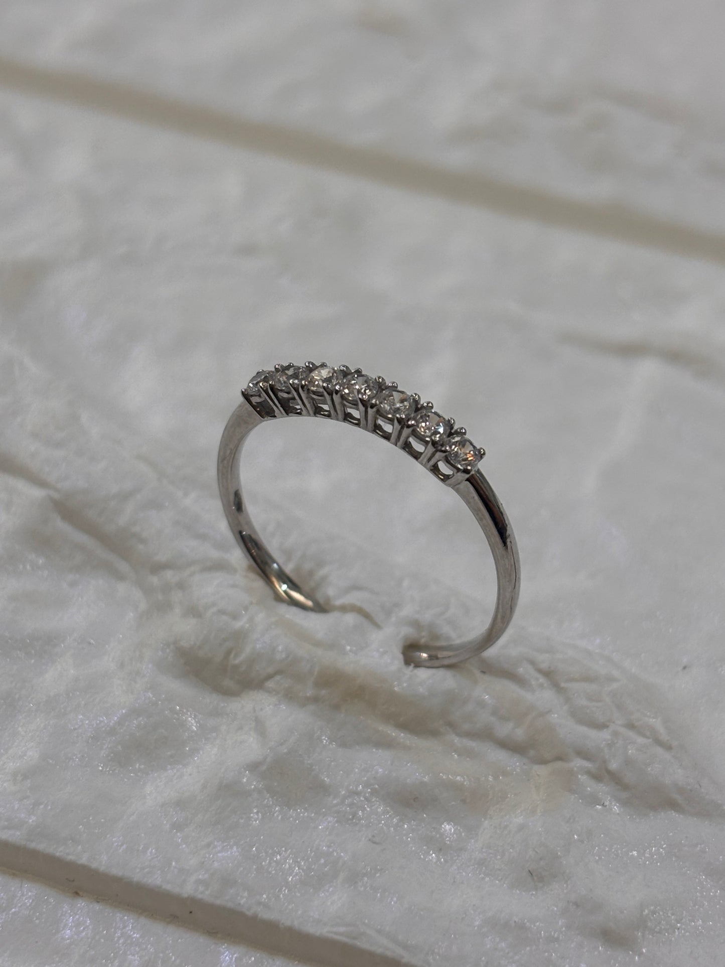 Anello Veretta 7 Pietre Oro Bianco 18 Carati