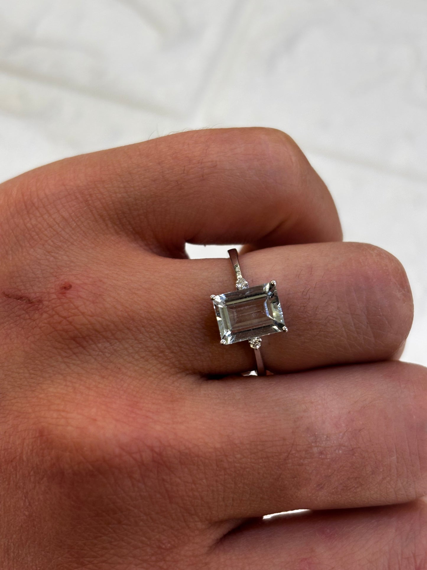 Anello Pietra Rettangolare Acquamarina oro e Diamanti