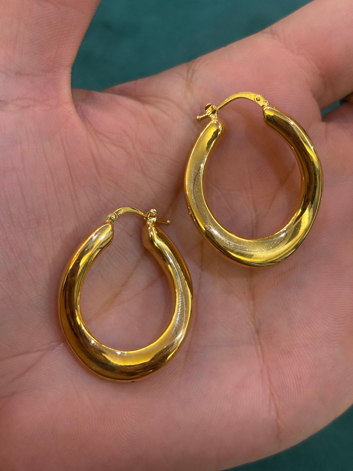 Orecchini oro giallo cerchio ondulato