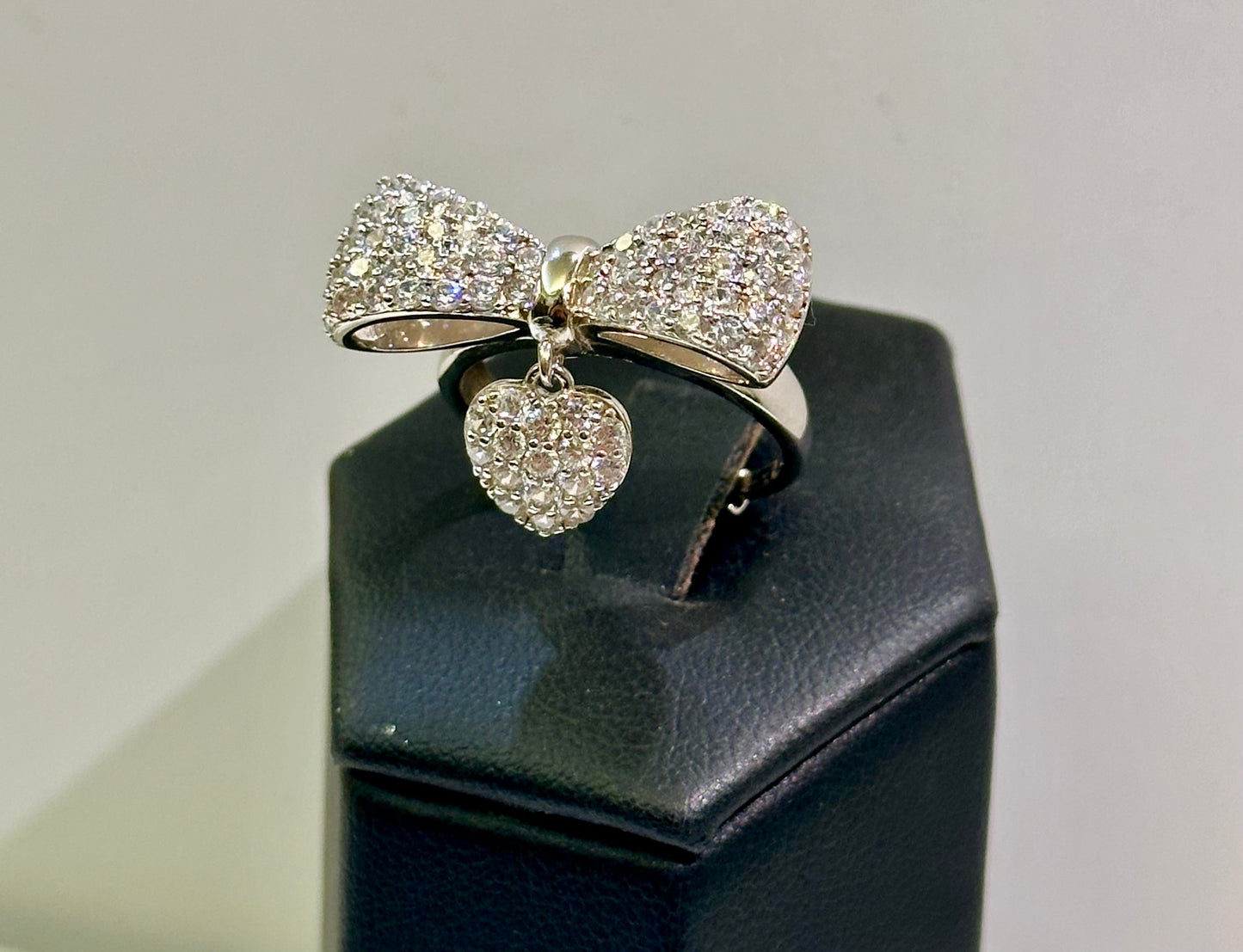 Anello Fiocco e Cuore Pendente