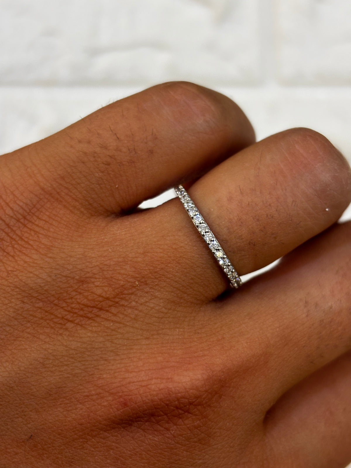 Anello Veretta a giro in oro bianco 18 carati e zirconi