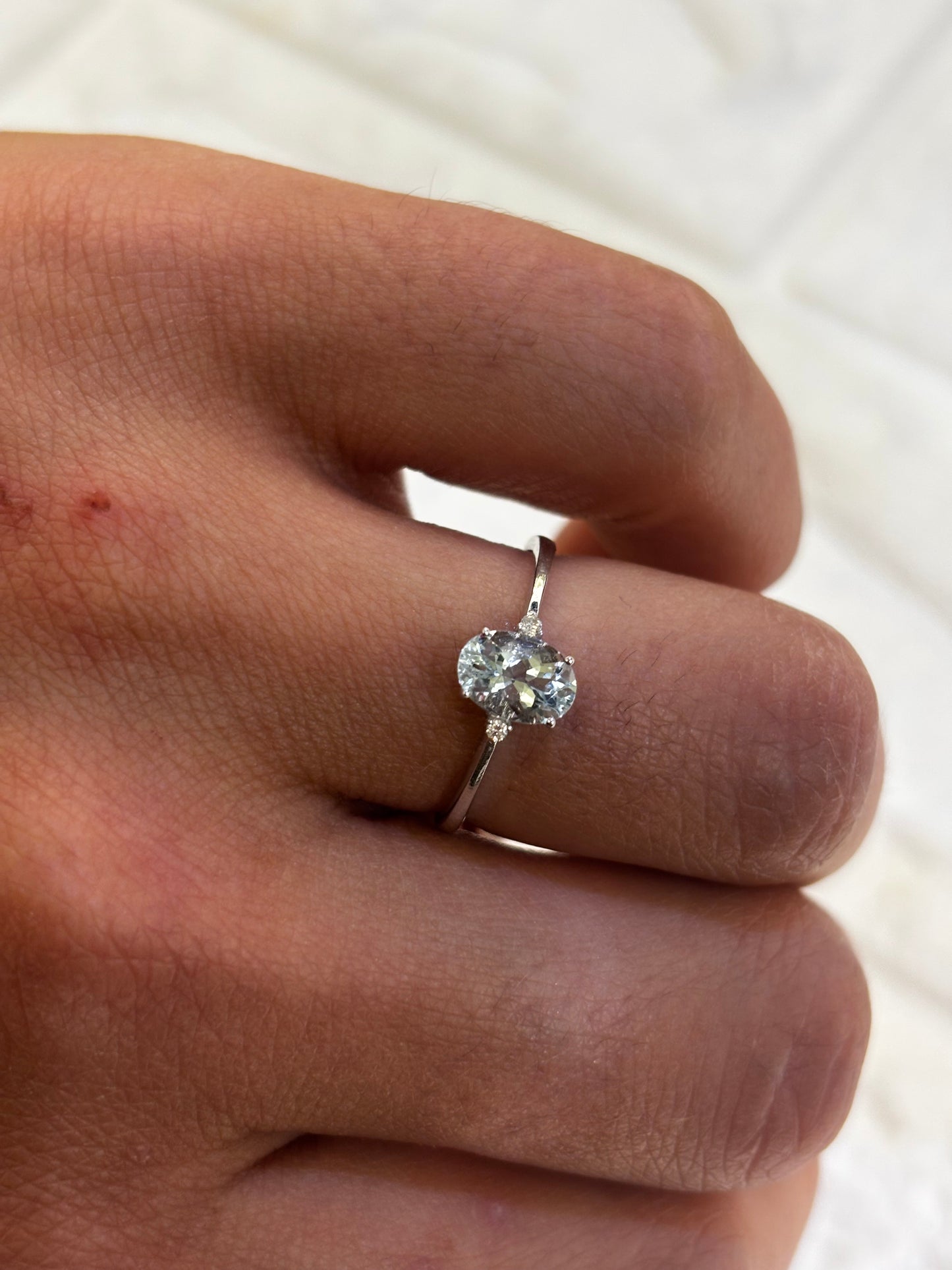 Anello Ovale oro 18 carati Acquamarina e diamanti
