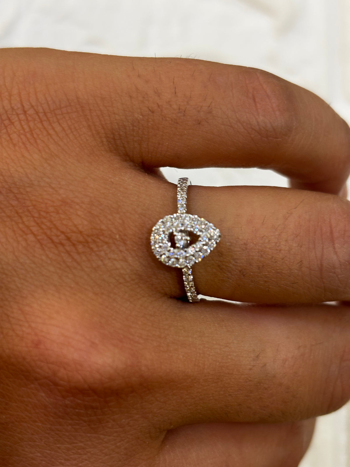 Anello goccia oro bianco 18 carati e zirconi