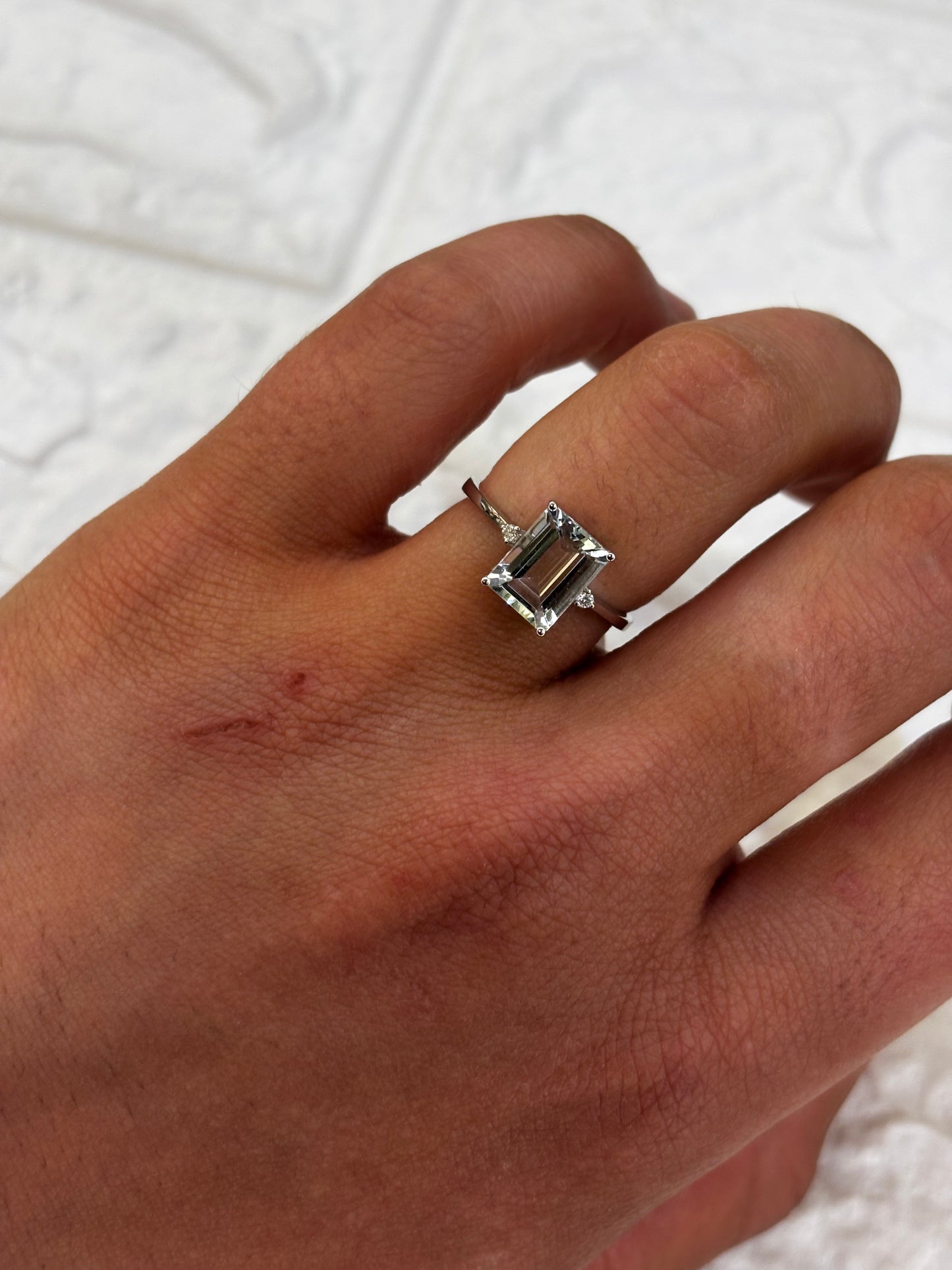 Anello Pietra Rettangolare Acquamarina oro e Diamanti