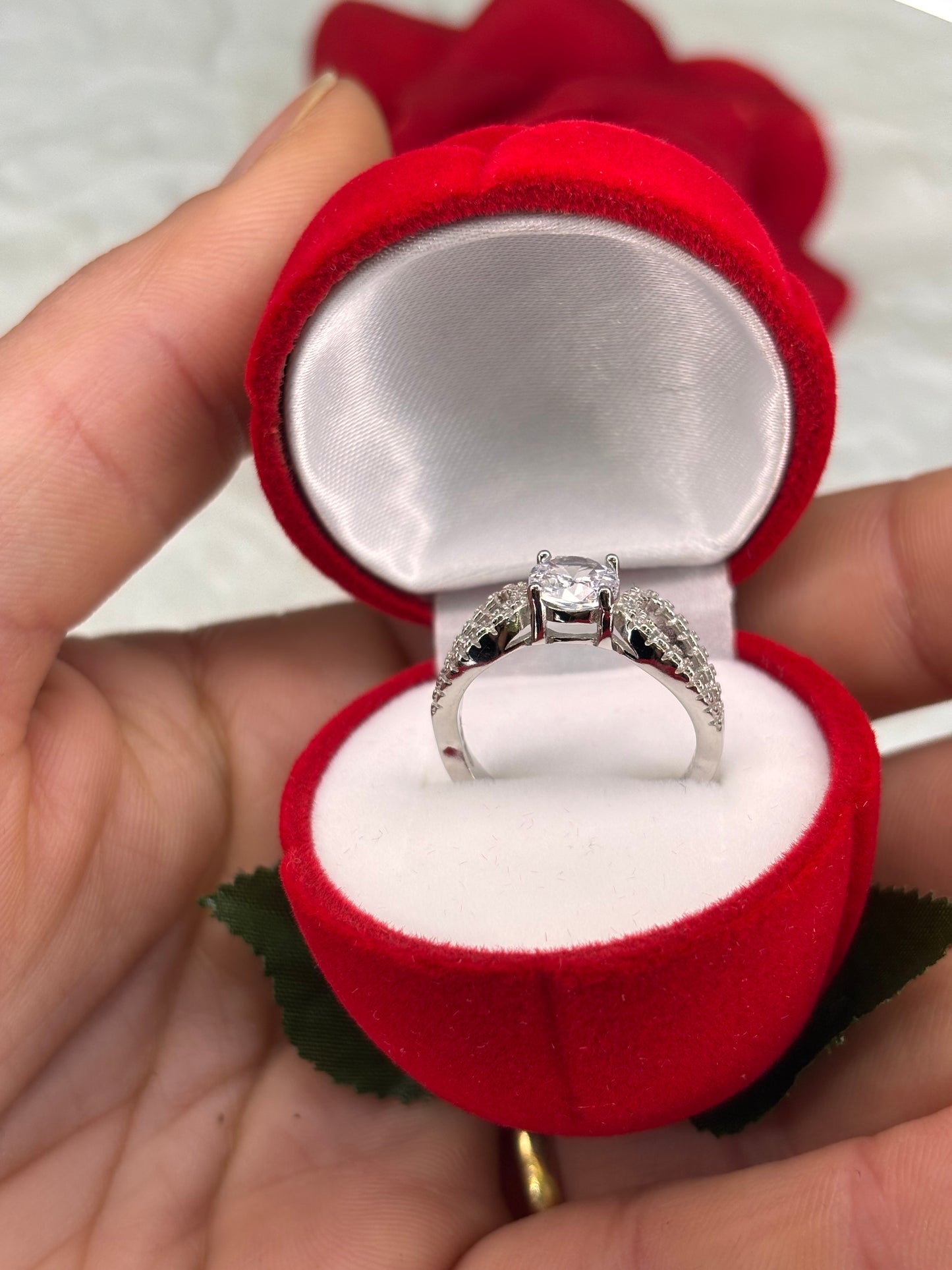 Anello solitario con zirconi sul gambo Argento 925