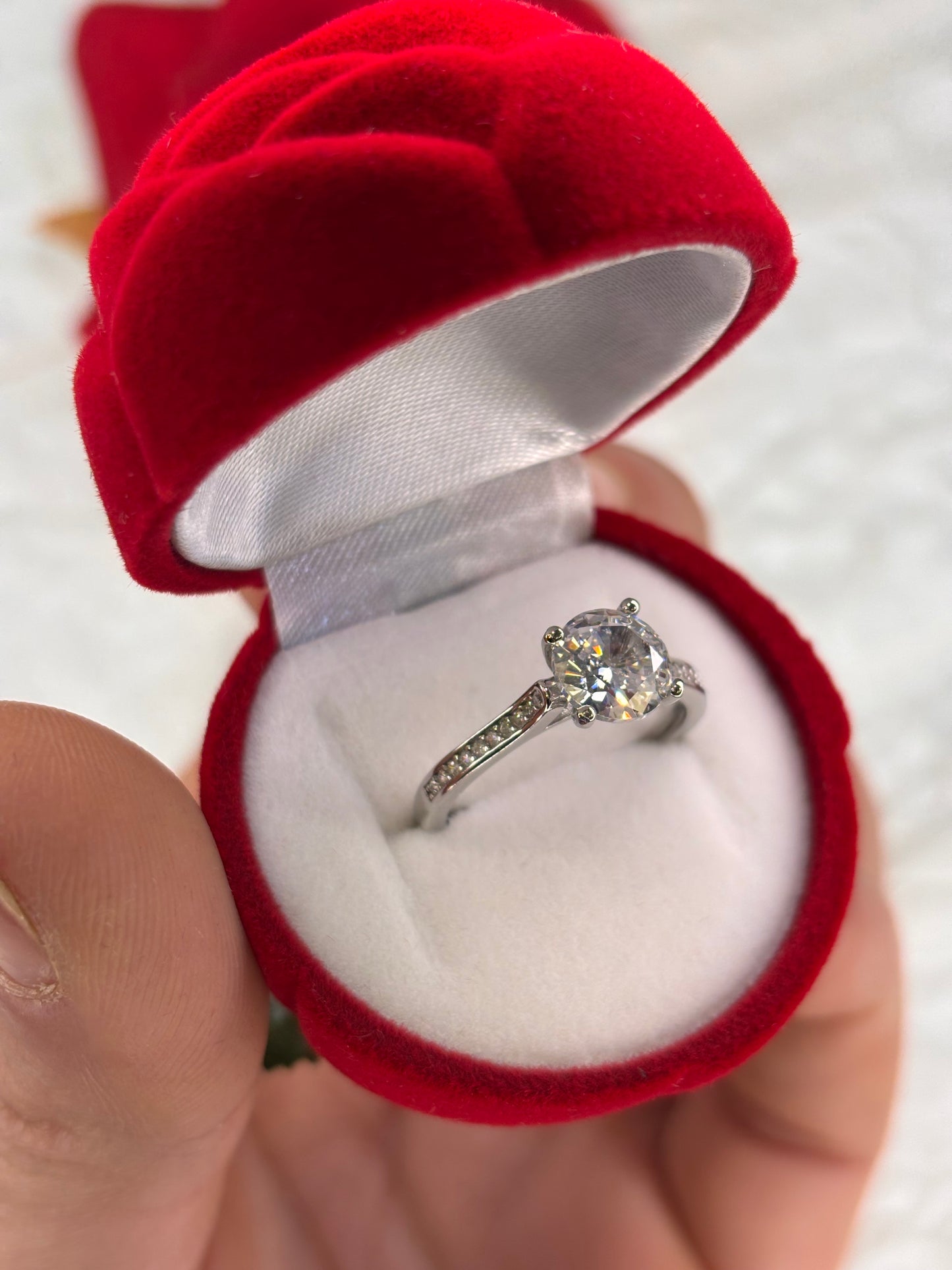 Anello Solitario con zirconi sul gambo Argento 925