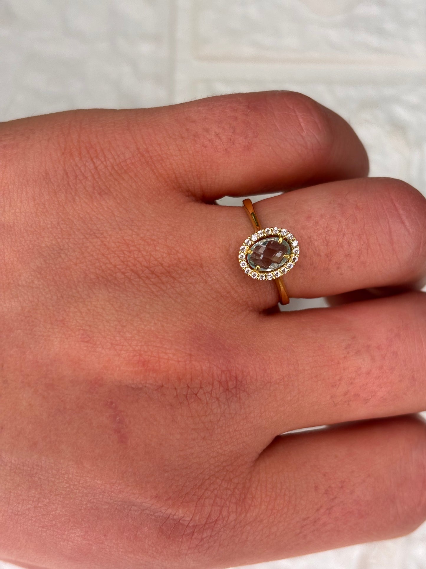 Anello Kate in Oro Giallo 18 Carati con pietra color Acquamarina