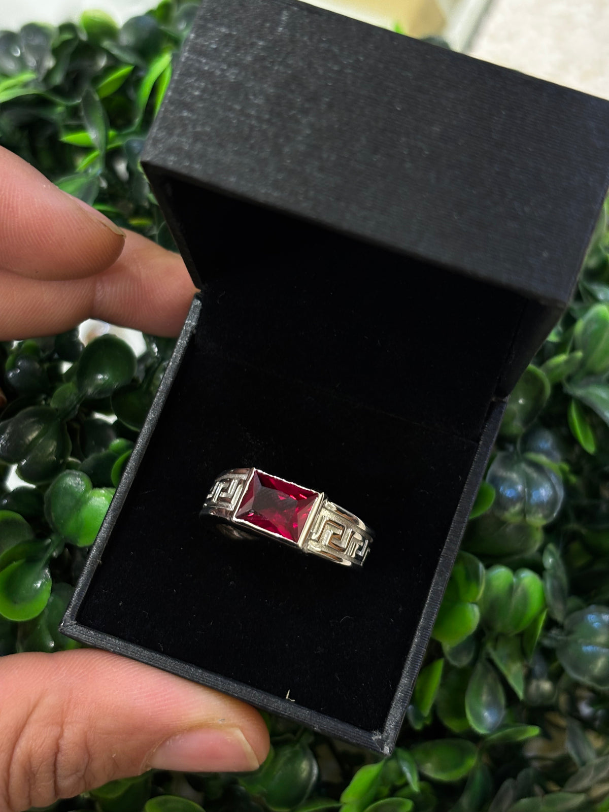 Anello Uomo Argento con zircone rosso