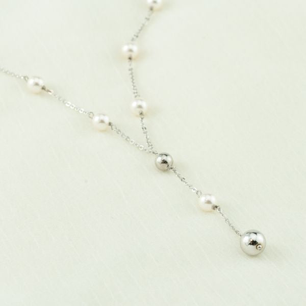 Collana in argento rodiato con perle medie e pendente di perla e boules BGR142