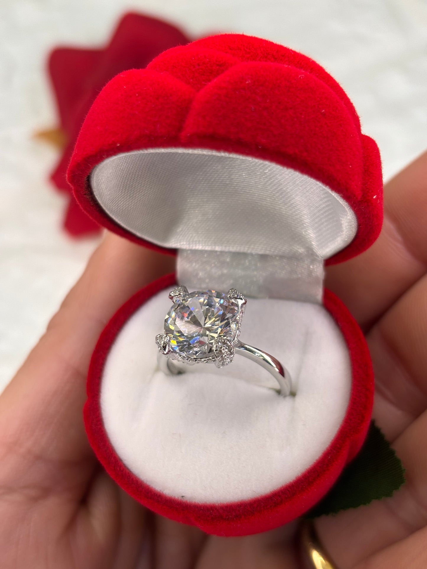 Anello Solitario con Zircone Centrale Argento 925