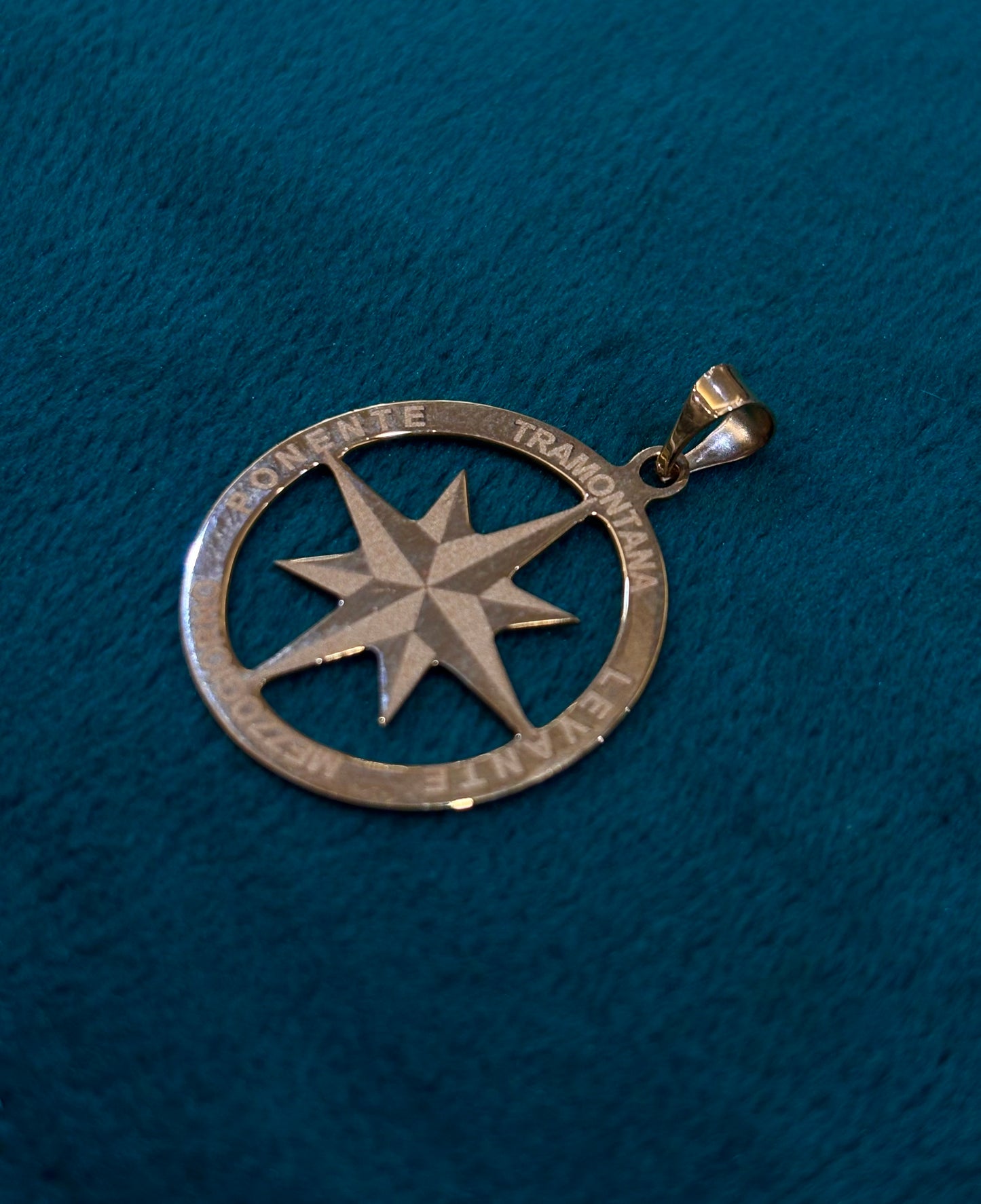 Ciondolo Rosa Dei Venti Oro 18 Carati cod.02