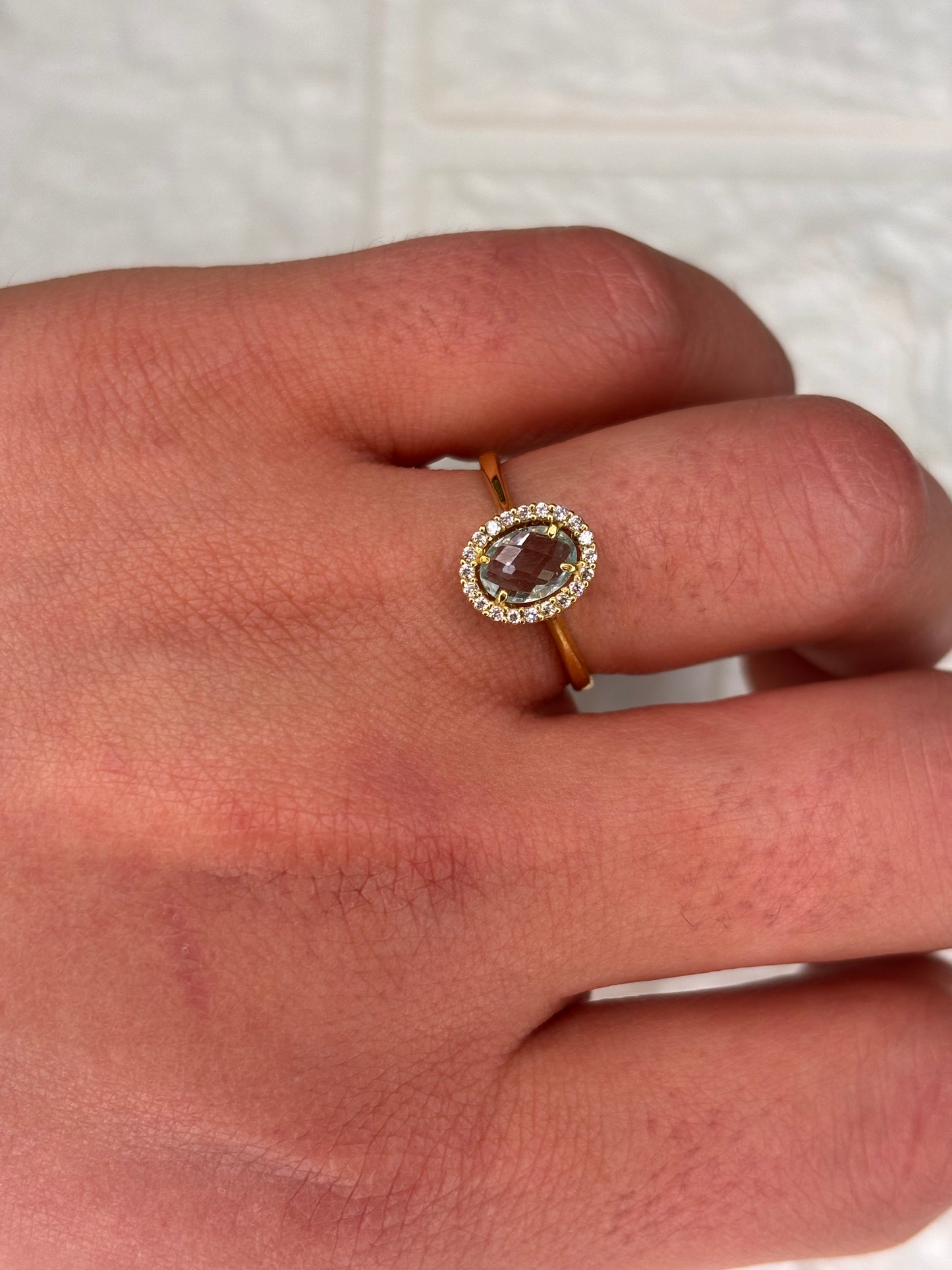Anello Kate in Oro Giallo 18 Carati con pietra color Acquamarina