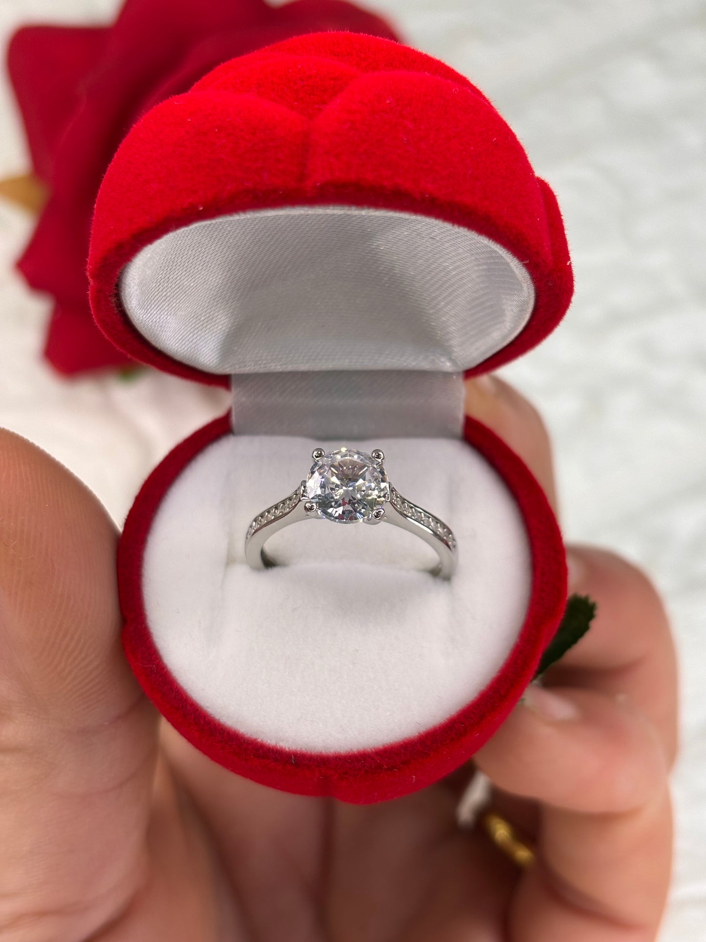 Anello Solitario con zirconi sul gambo Argento 925