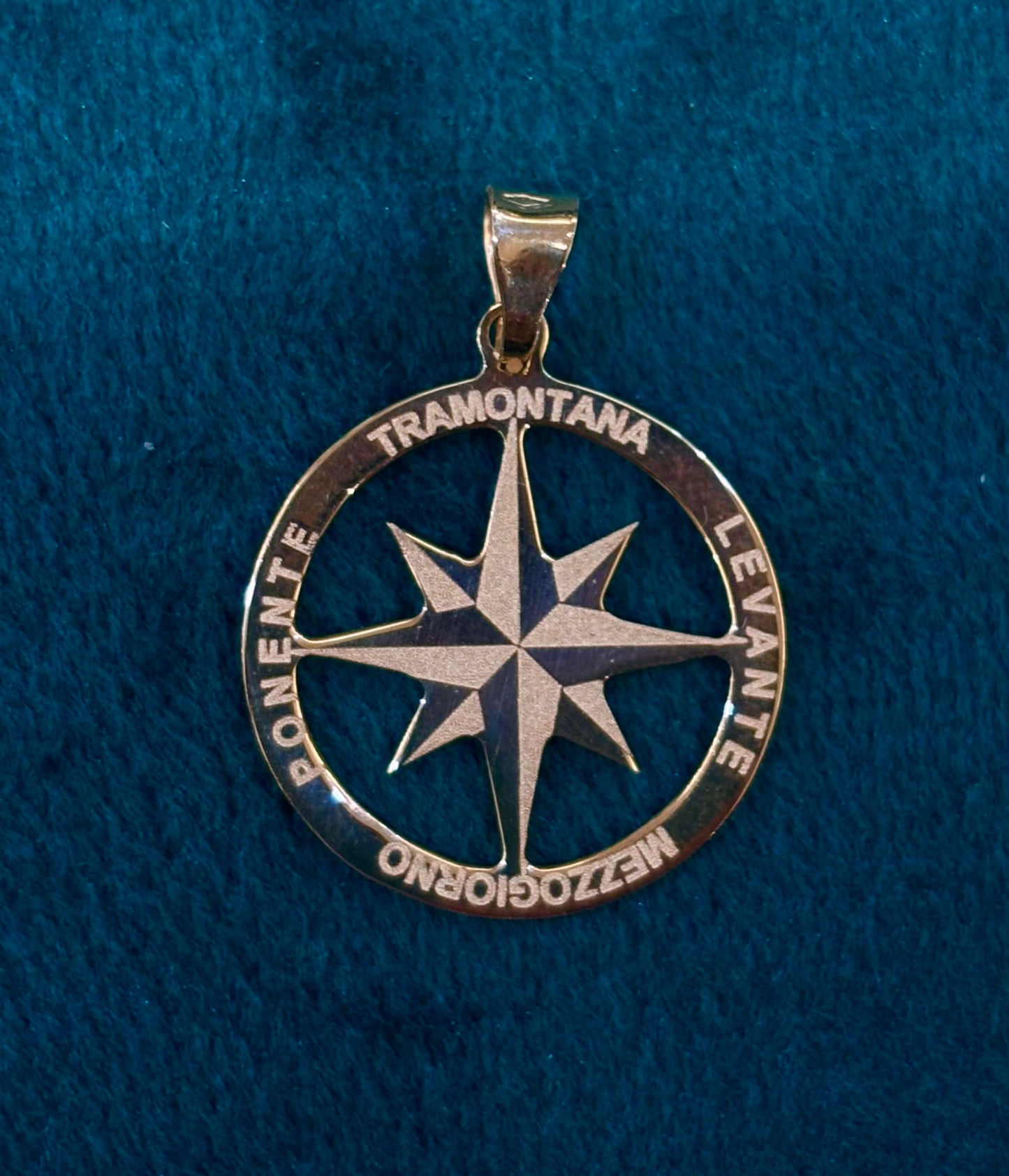 Ciondolo Oro 18 Carati Rosa dei Venti  cod. 04