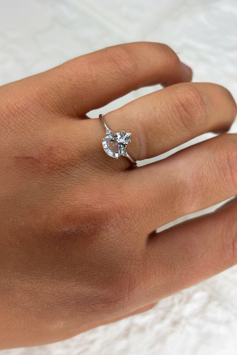 Anello Goccia oro 18 carati Acquamarina e Diamanti