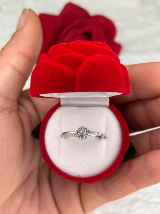 Anello solitario con fascia di zirconi sul gambo Argento 925