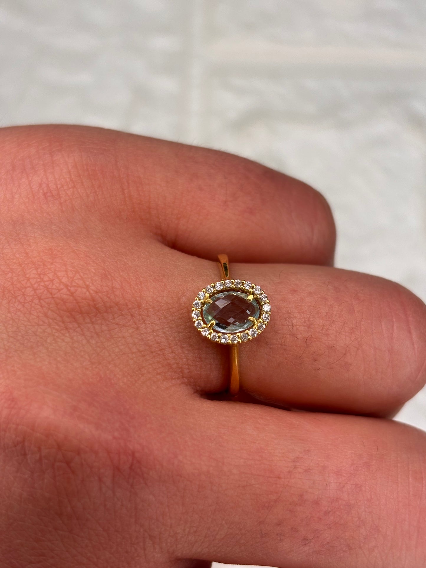 Anello Kate in Oro Giallo 18 Carati con pietra color Acquamarina