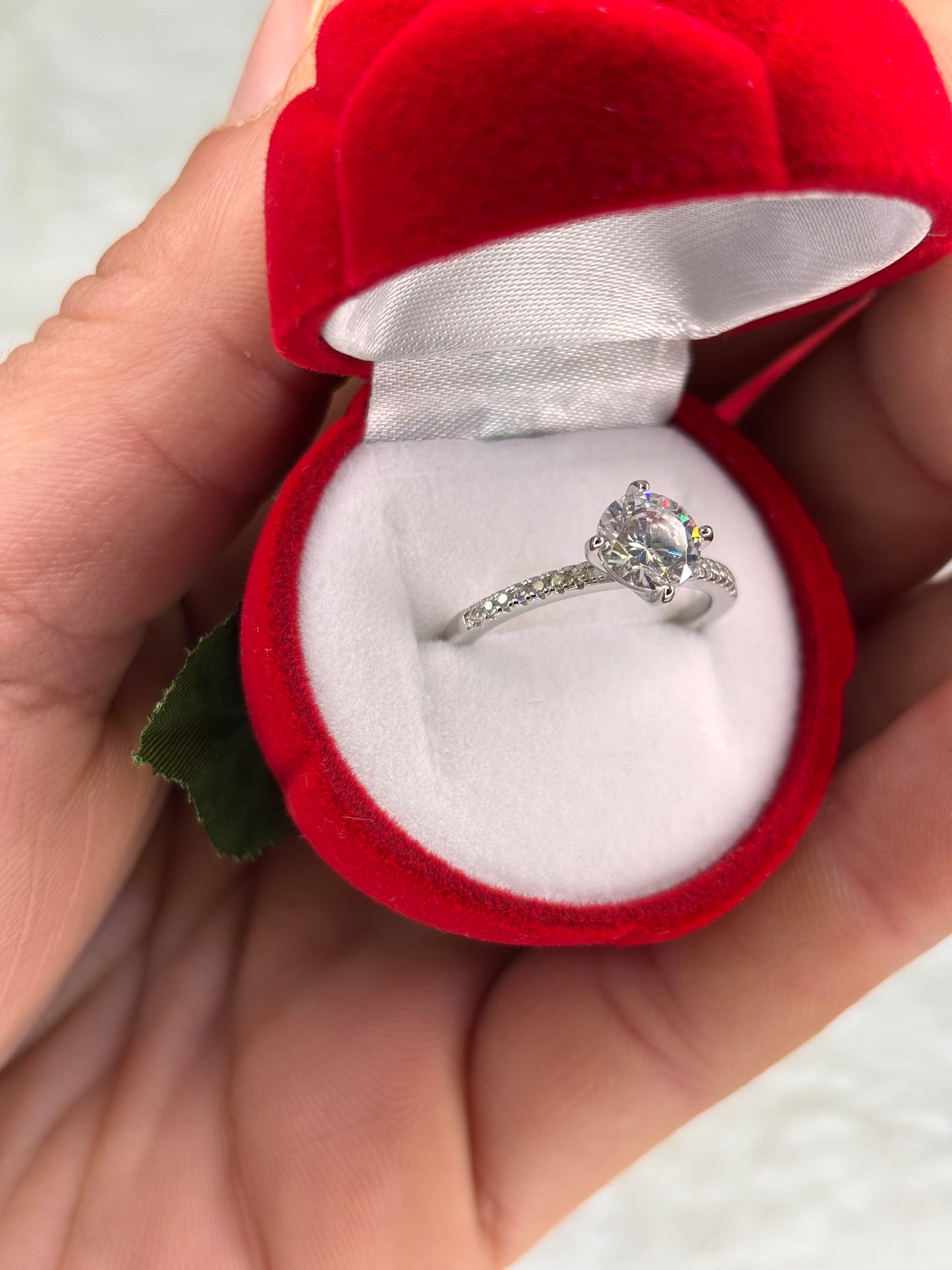 Anello Solitario con zirconi sul gambo Argento 925