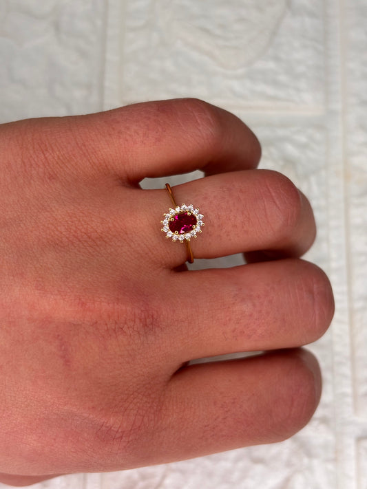 Anello Kate in Oro Giallo 18 Carati con pietra color Rubino