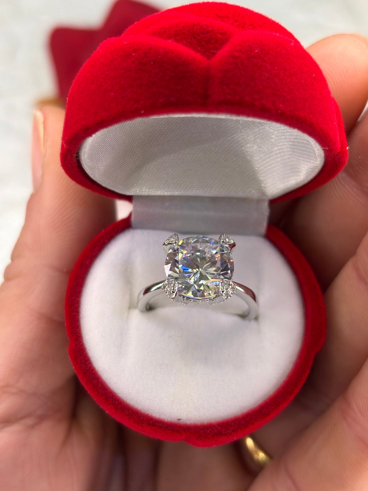 Anello Solitario con Zircone Centrale Argento 925