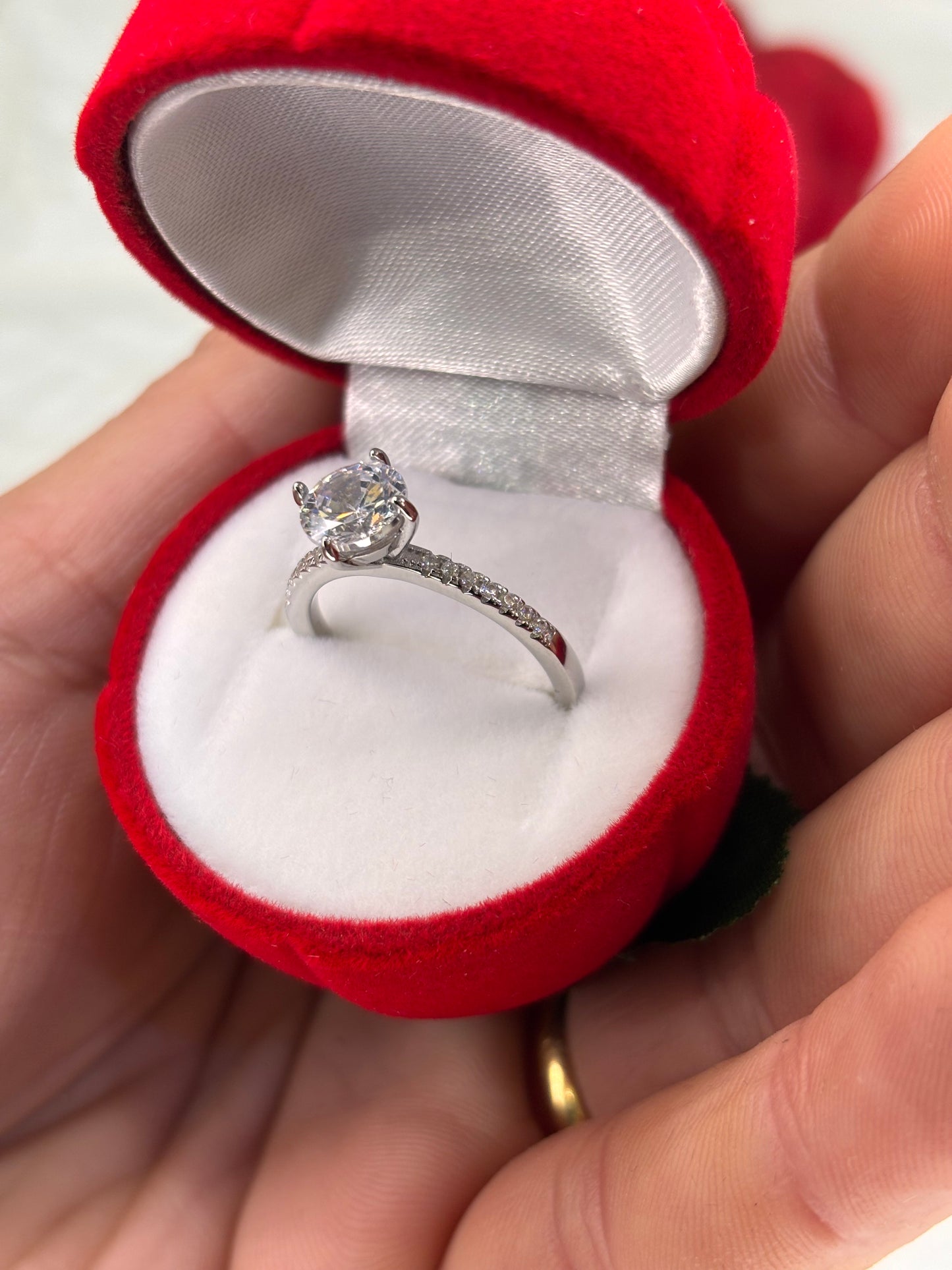 Anello Solitario con zirconi sul gambo Argento 925