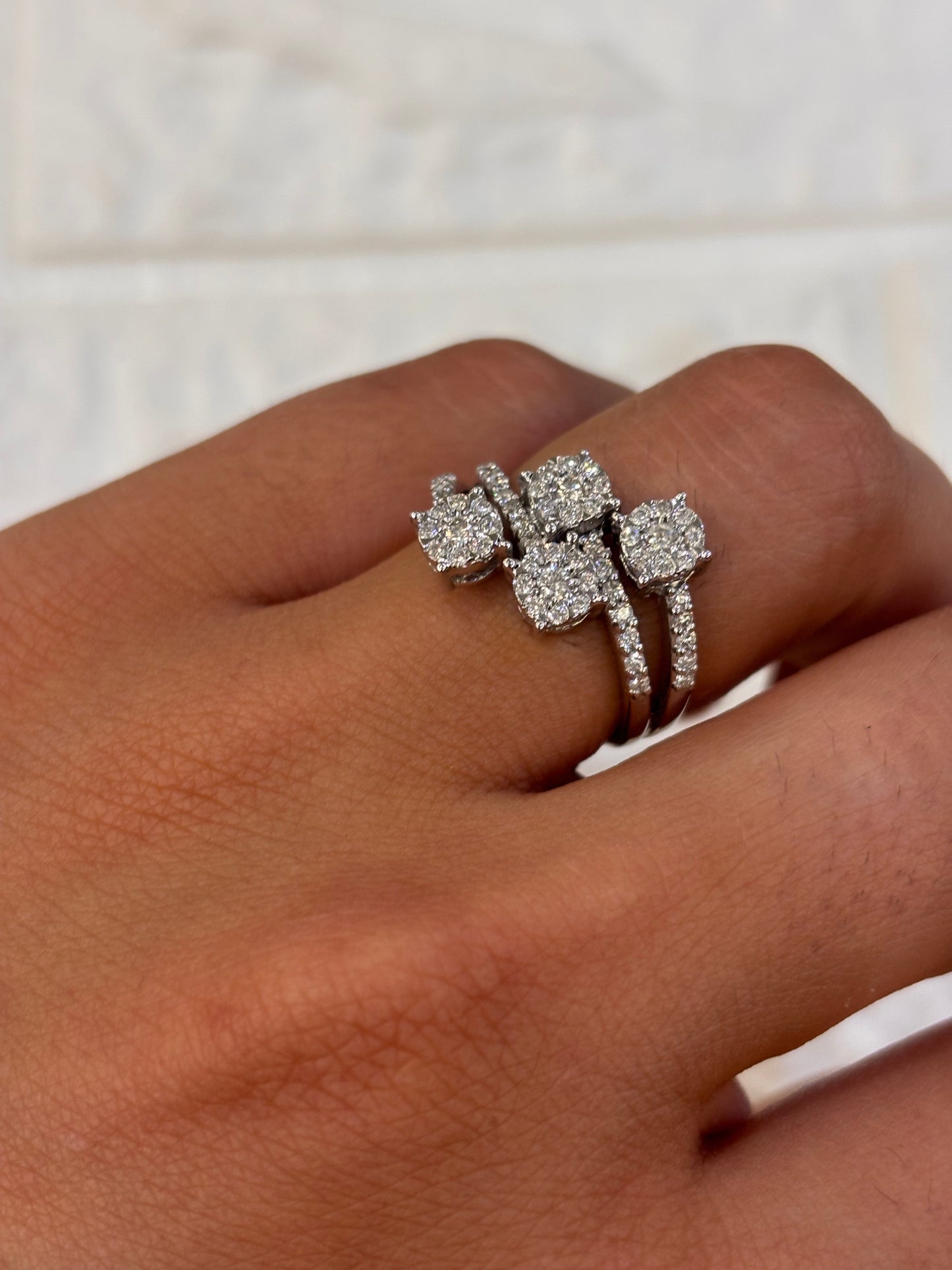 ANELLO QUATTRO PUNTI LUCE ORO BIANCO E DIAMANTI PROMESSE GIOIELLI APQ50