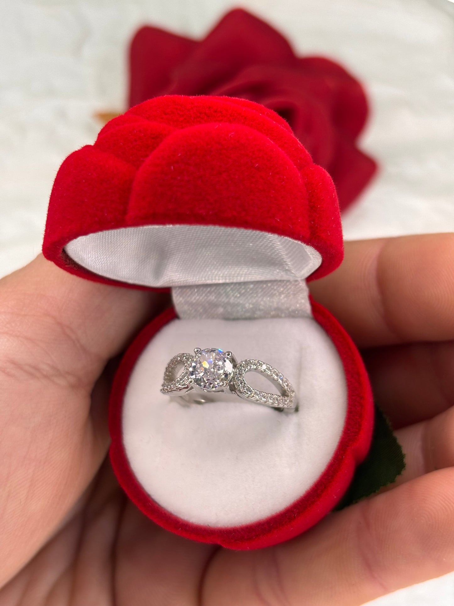 Anello solitario con zirconi sul gambo Argento 925