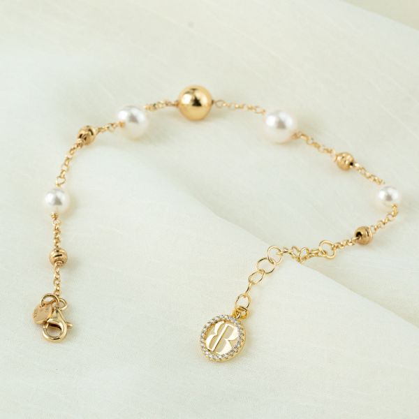 Bracciale in argento placcato oro giallo con intercalari di perle medie e grandi, boule centrale ed inserti in argento BBR135D