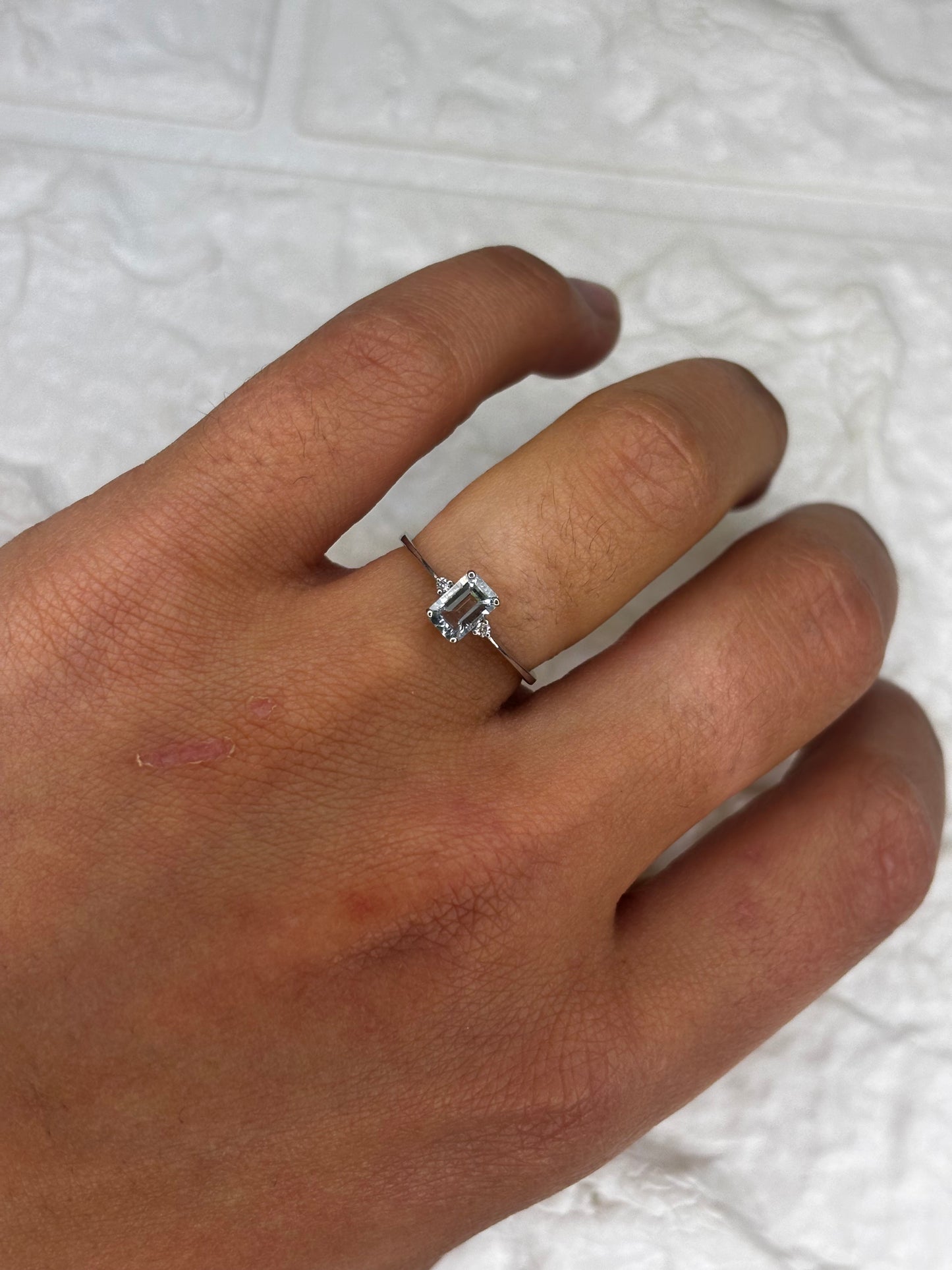 Anello Rettangolare in oro 18 carati Acquamarina e Diamanti PROMESSE GIOIELLI
