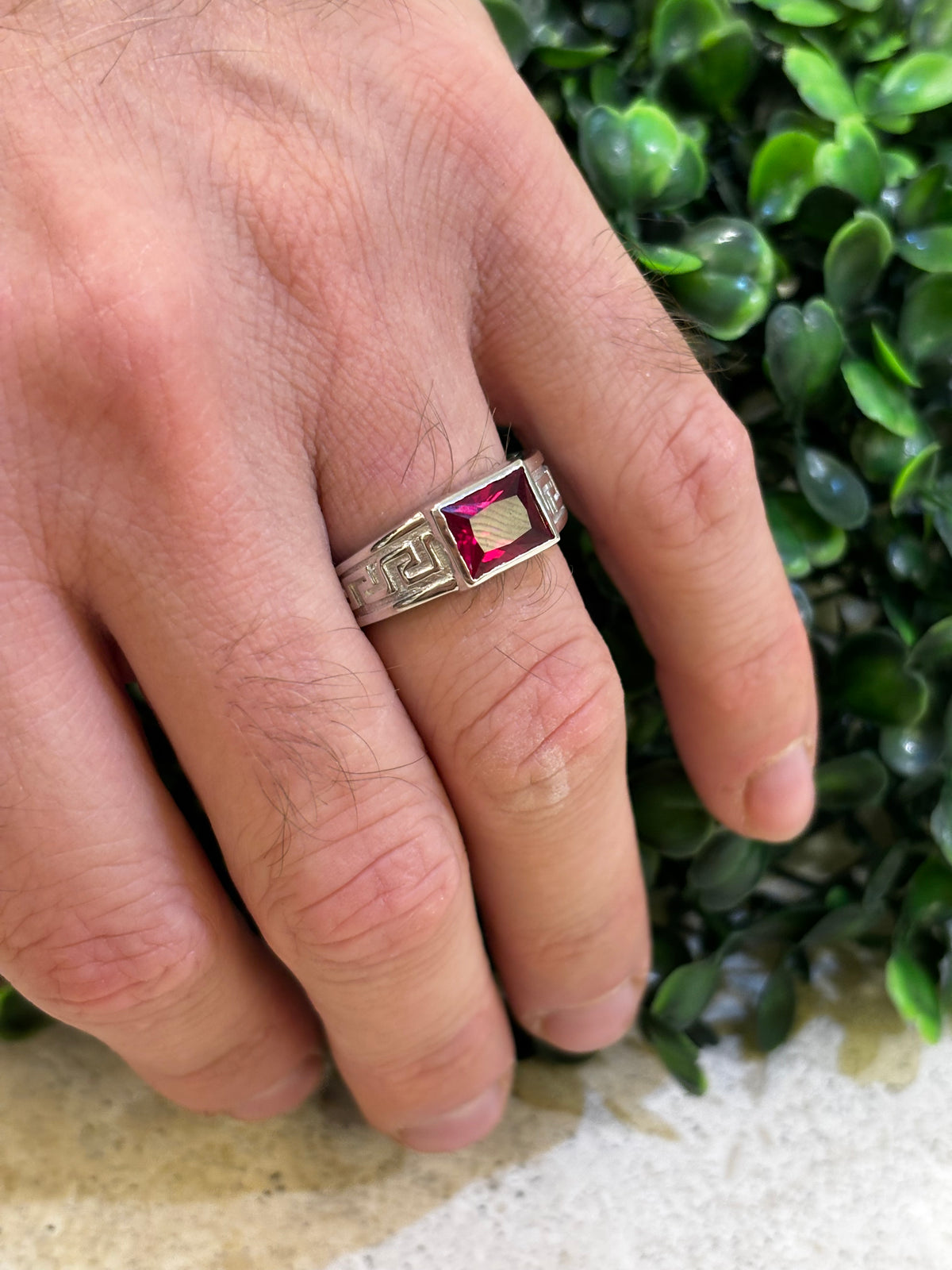 Anello Uomo Argento con zircone rosso
